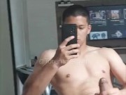 Argentino Muculoso Pajeandose y llenando el piso de Semen! 6/16