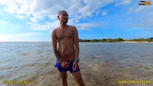 Juan Carlo Felipe - Masturbated in the middle of the sea while it's low tide
