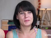 Ersties - Studentin Marie S. aus Berlin kommt mit Glasdildo zum Höhepunkt 14/16