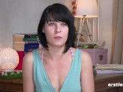 Ersties - Studentin Marie S. aus Berlin kommt mit Glasdildo zum Höhepunkt 16/16