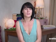 Ersties - Studentin Marie S. aus Berlin kommt mit Glasdildo zum Höhepunkt 8/16