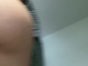 ¡Deje que mi vecino filmara mi gallito y accidentalmente termino húmeda! 14/16