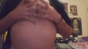 Toquetandome las tetas