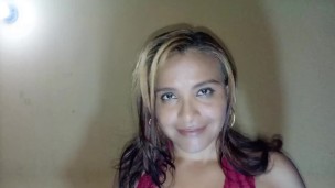 Gina Halime Celebra la Navidad Poniendo su Hermoso Culo a Rebotar