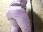 CHICA DE HOSPITAL SE ENCIERRA EN EL BAÑO Y MUESTRA SU GRAN CULO 3/16