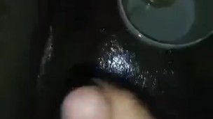 Sabayan mo ako mag jakol sa cr