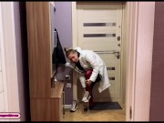 Мачеха истеричка так выбесила меня,что я ее трахнул и заодно накормил. 1/16