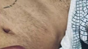 Me jalo la verga en la noche y en pijama...