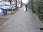 DEBT4k. Bride outfit nailed by collector in groom's presence 4/16