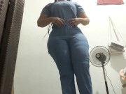 ENFERMERA SEXY LLEGA DE TRABAJAR A SU CASA Y SE CAMBIA DE ROPA 13/16