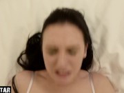 TEENY ALINA WIRD GEFICKT UND BEKOMMT SPERMA AUF NYLONS 10/16