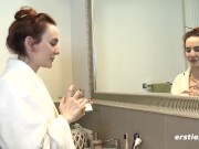 Ersties - Die Spanierin Claudia M. masturbiert vor dem Spiegel 13/16