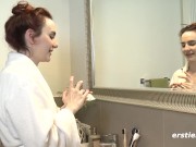 Ersties - Die Spanierin Claudia M. masturbiert vor dem Spiegel 15/16