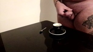Un café au sperme un vrai délice.