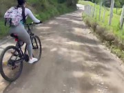 Colombiana de gran culo termina culiando con su mejor amigo en un paseo en bicicleta. 2/16
