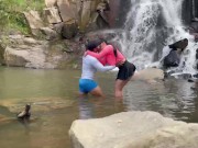 Colombiana de gran culo termina culiando con su mejor amigo en un paseo en bicicleta. 7/16