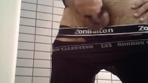 日々のオナニー　12/7　ウォーキングついでに公衆トイレで秘密のオナニー