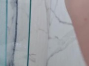 hottie likes to play in the bath and shows off her sexy ass 16/16