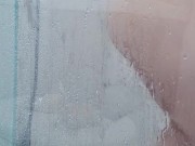 hottie likes to play in the bath and shows off her sexy ass 5/16