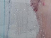 hottie likes to play in the bath and shows off her sexy ass 8/16