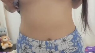 COLEGIALA DE 18 PIERDE APUESTA Y ME MUESTRA SUS RICAS TETAS