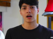 AGENTE INMOBILIARIO SE FOLLA A UN CLIENTE MIENTRAS MUESTRA UNA CASA. 4/16