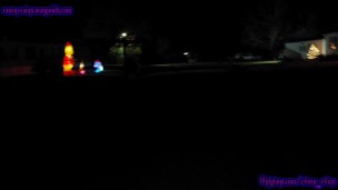 Gym rat can't resist dropping on her knees