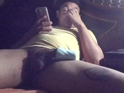 Chico universitario cachondo se masturba su enorme polla 12/16