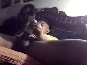 Chico universitario cachondo se masturba su enorme polla 6/16