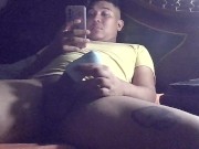 Chico universitario cachondo se masturba su enorme polla 8/16