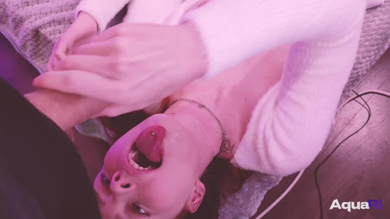 Cute little sister had to suck - RedTube