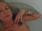Babe in Badewanne
