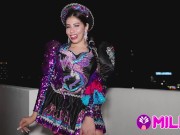 ¡Soy tu puta, soy tu puta cachera! Milf bailando caporal captada en público. 14/16