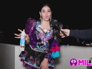 ¡Soy tu puta, soy tu puta cachera! Milf bailando caporal captada en público. 16/16