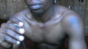KUCHOMA SHASH..JAMAICAN TRENDIND GUY SMOKING HOLY HERB