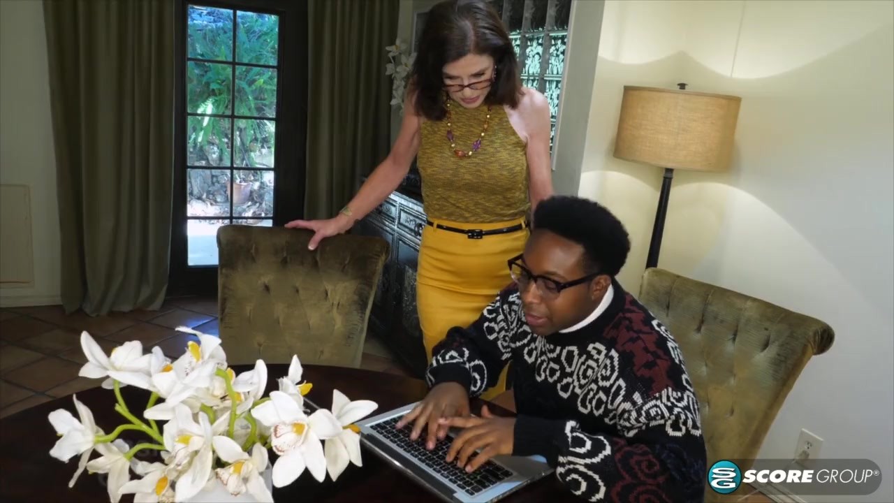 HUGE BBC From This Nerd Just For Cashmere - Kostenloses Sex-Video - RedTube