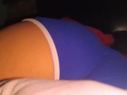 Estaba acostada en shorts azules el entro para follarme hasta correrse en mi culo 4/16