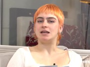 Ersties - Die freche Emi beantwortet intime Fragen und befriedigt sich selbst 12/16