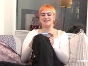 Ersties - Die freche Emi beantwortet intime Fragen und befriedigt sich selbst 3/16