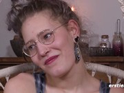 Ersties - Fetisch-Girl Ines masturbiert ausgiebig zu Hause 14/16