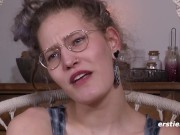 Ersties - Fetisch-Girl Ines masturbiert ausgiebig zu Hause 15/16