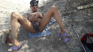 masturbandose desnuda en publico linda trans en tacones muy sexy