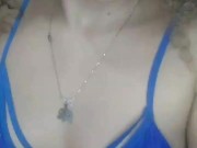 Tocándome con este bikini de color azul puesto 1/16