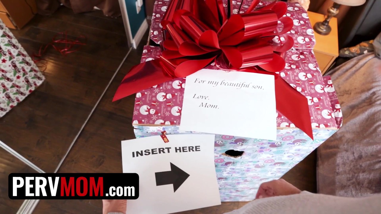 Neglected Step Mother Convinces Her Stepson To Stay Home For Christmas By Fucking His Brains Out - RedTube
