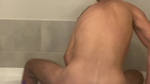 Elliot’s dildo fuck in tub 🛁