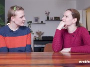 Ersties - Heiße lesbische Action mit der Pornoproduzentin Sally B und ihrem Fan Emma K 12/16