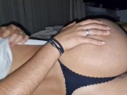 COMPARTIENDO CAMA CON MI HERMANASTRO MUY CACHONDA MONTO ENCIMA DE SU PIJA 12/16