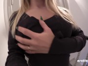 Ersties - Krankenschwester Holly masturbiert im Treppenhaus 3/16