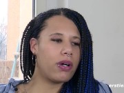 Ersties - Schweizerin Lena S kommt mit ihrem Massagestab zum Orgasmus 7/16