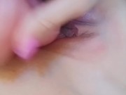 Jugando con mi dildo y conchita